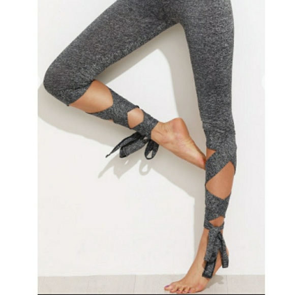 Bottom Tie Capri Yoga/ Workout Leggings - Picture 2 of 6